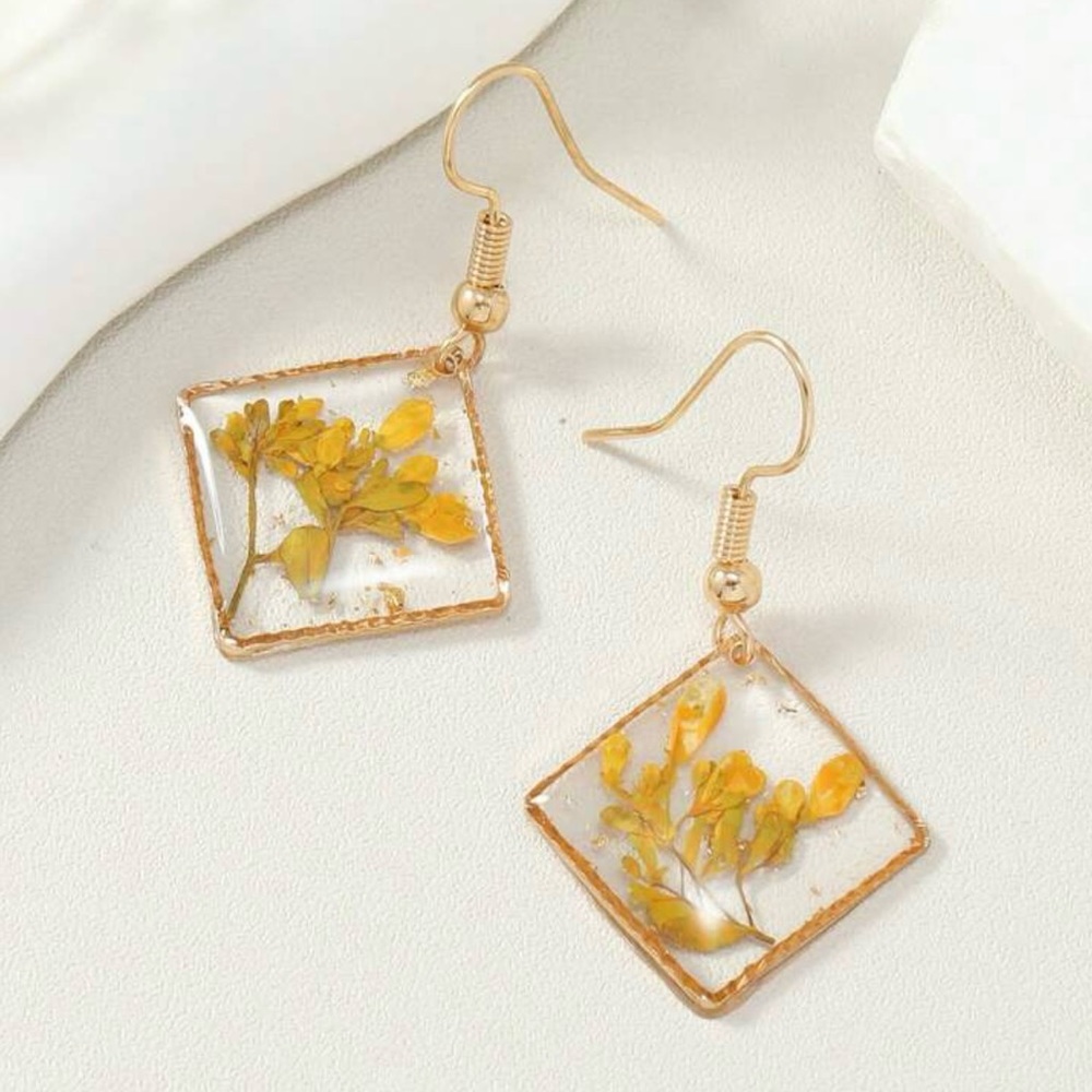 Pressed Dried Flower Drop Earrings NWT